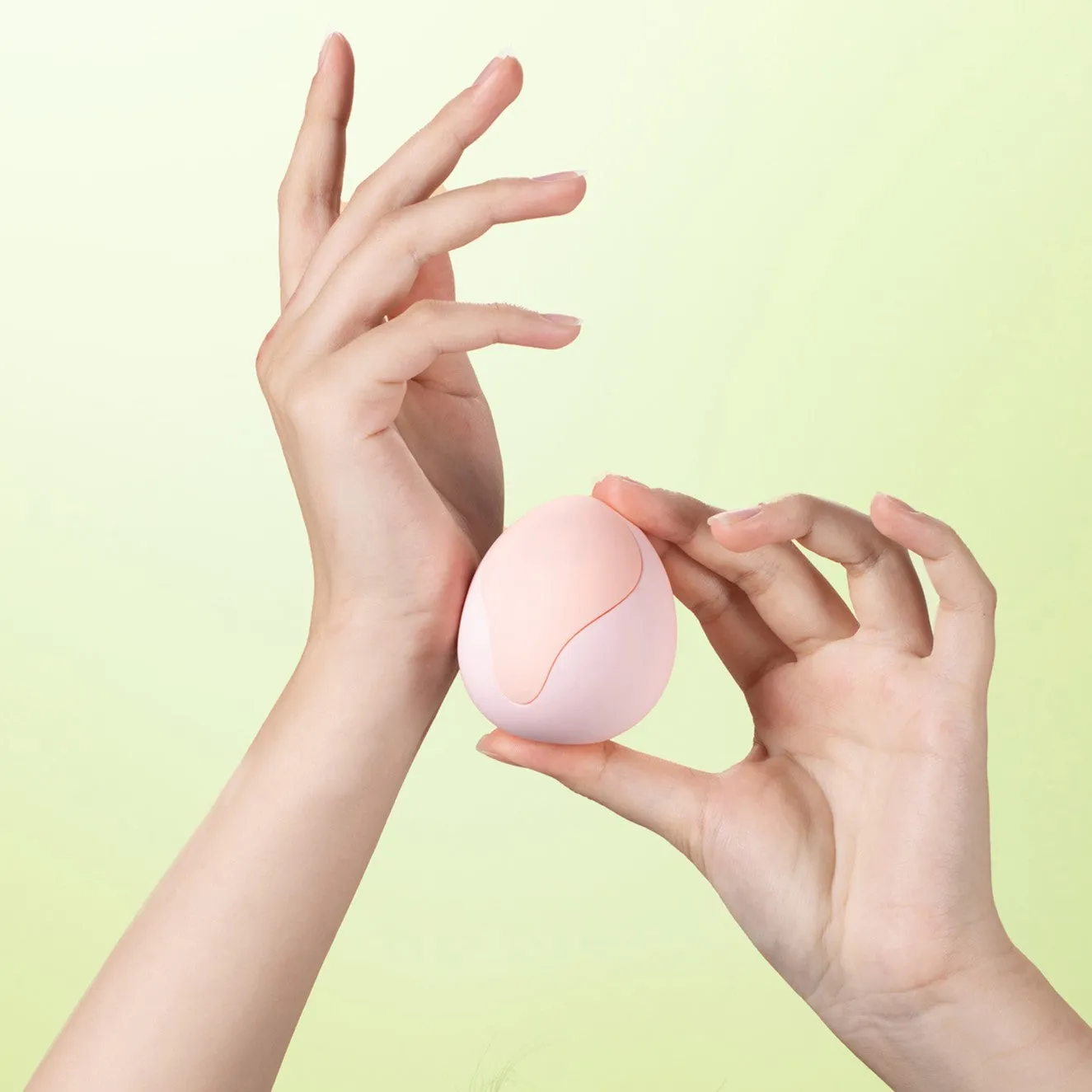BeYourLover Peach Clit Sucking Vibrator
